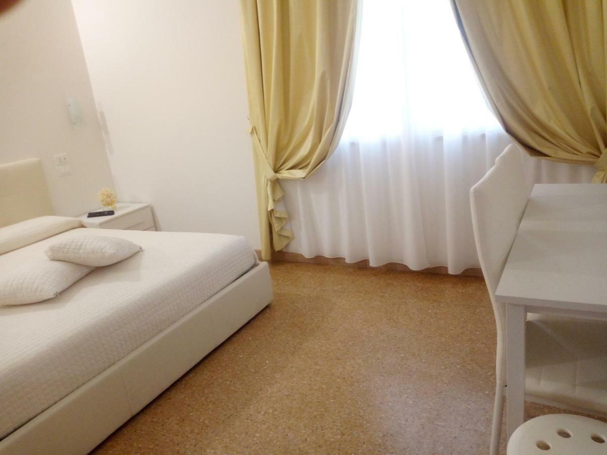 Officina Urban Sleep Bed & Breakfast San Benedetto del Tronto Exterior foto